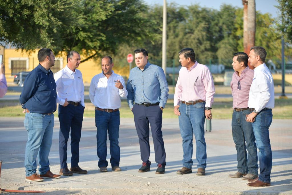 RECORRE ALCALDE EMILIO DE HOYOS AVANCES DE OBRA DE MACRO PARQUE CENTRAL